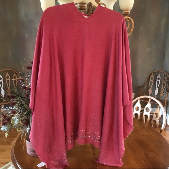 NWT Wine Poncho⭐️5/$25⭐️ - Picture 2 of 8